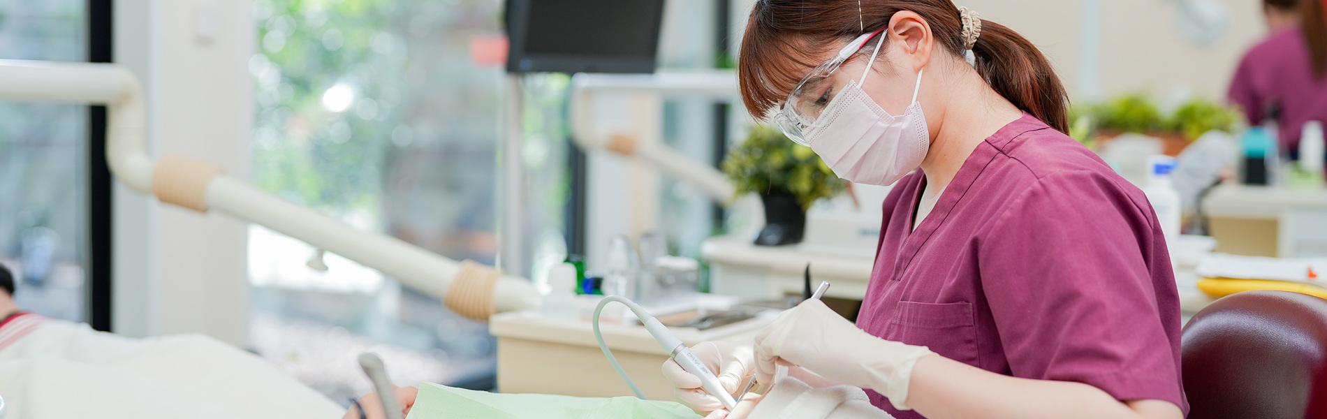 歯科スタッフの診療風景